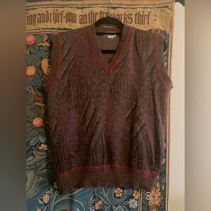 Vintage Brown Patterned V‑Neck Sweater Vest